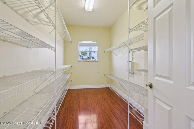 Building Photo - 929 Hialeah St