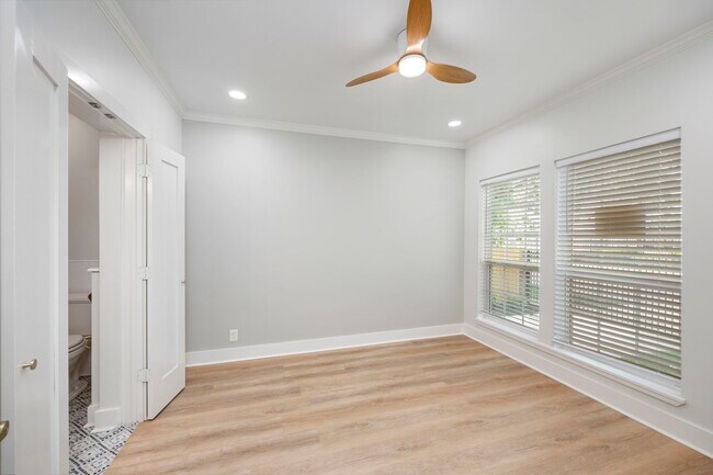 Building Photo - 6411 Illinois St