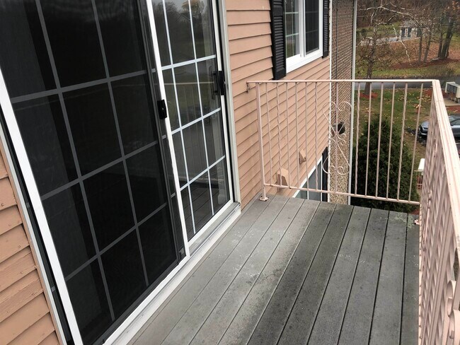 Building Photo - 383 Huse Rd