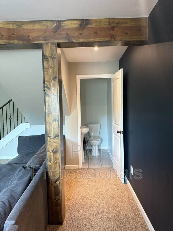 Building Photo - 149 Neverbreak Dr
