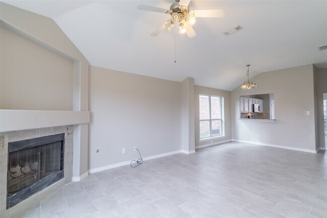 Building Photo - 2209 Highland Crossing Dr