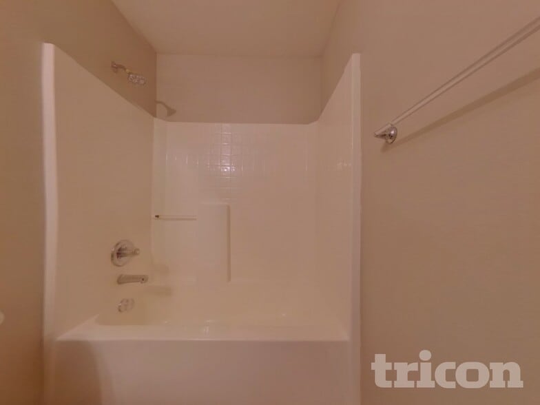 Building Photo - 120 Lakeside Point