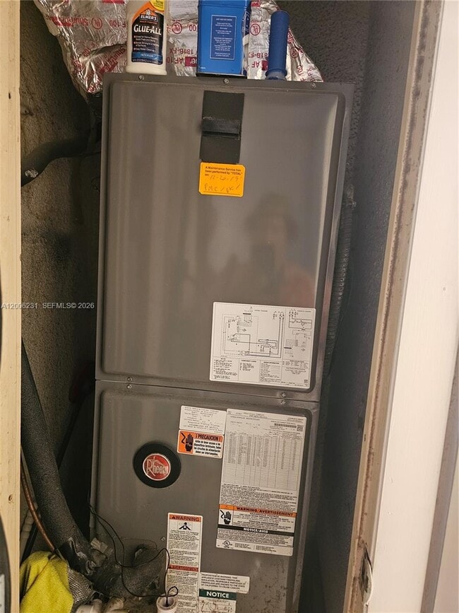 Building Photo - 20400 W Country Club Dr