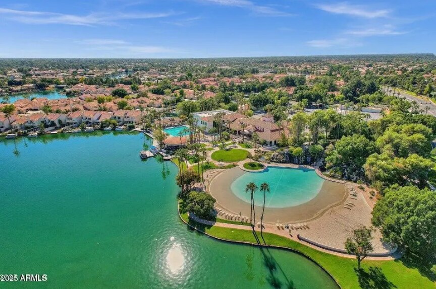 Building Photo - 1633 E Lakeside Dr