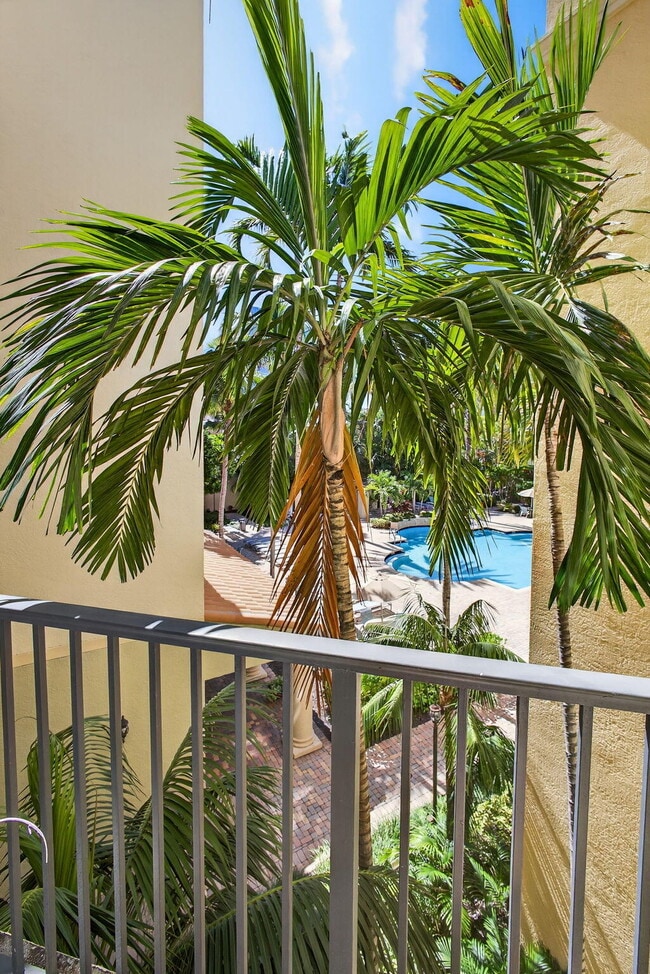 Building Photo - 720 S Sapodilla Ave