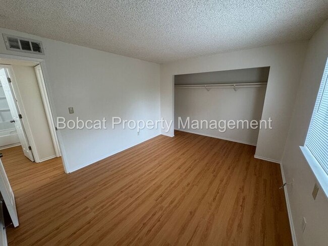 Building Photo - 1501 N Edmonds Dr