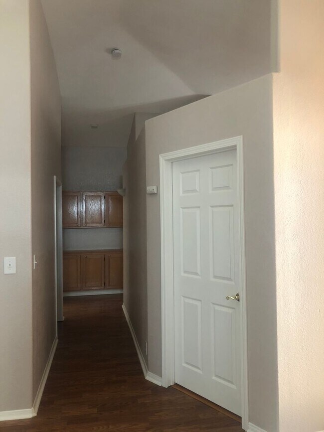 Building Photo - Available Now! Desired Location PLUS a Sparkling Pool!!!!