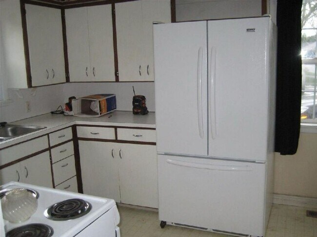 Building Photo - Great location, walking distance from OSU