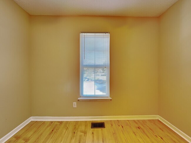 Building Photo - 9021 Cinnabay Dr