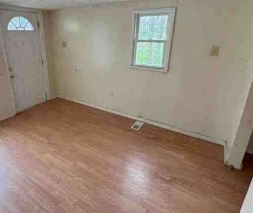 Building Photo - 327 4th Ave