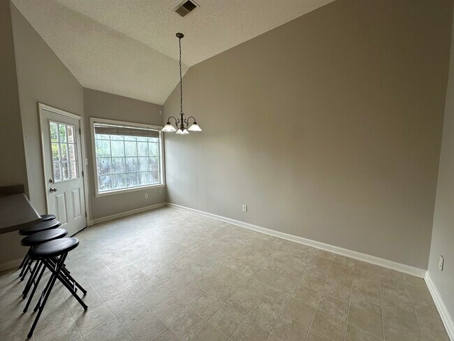 Building Photo - 9163 Berry Garden Cir S