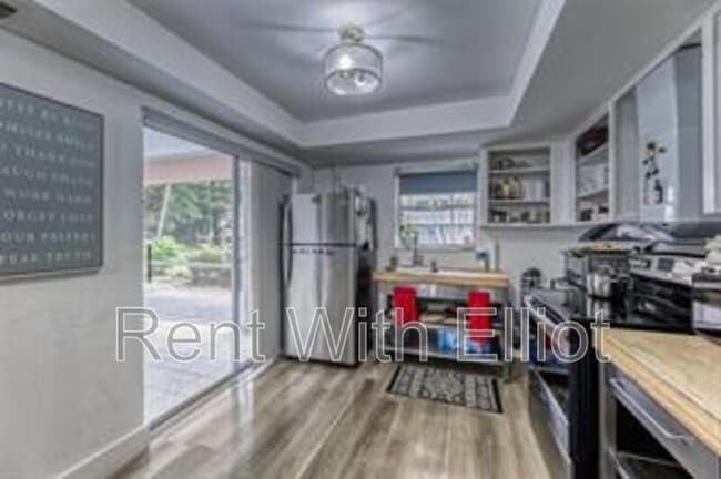 Building Photo - 200 NE 12th Ave