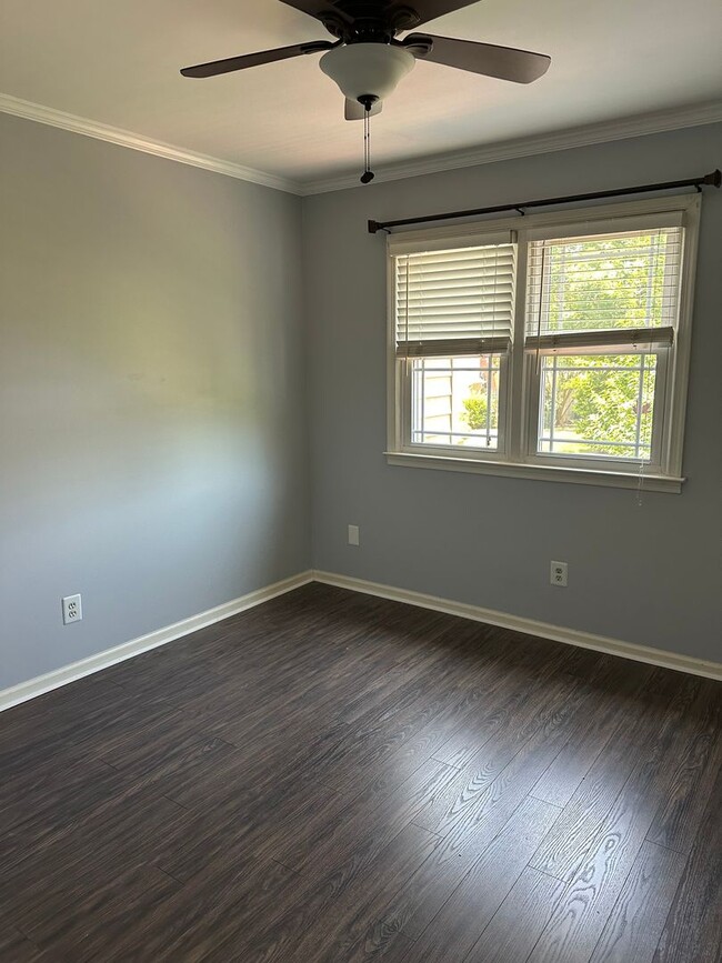 Building Photo - 3 bedroom, 2.5 bathroom townhouse in Stone...