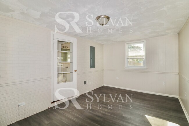 Building Photo - Charming 3BR 2BA Home