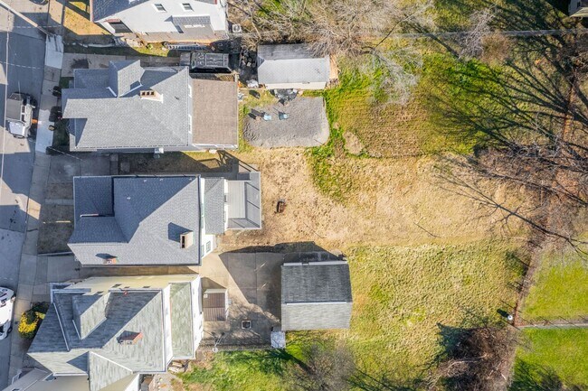 Building Photo - Stunning 3 bedroom home in Carrick available August 1!