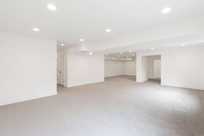 Building Photo - Traverse Mountain | SPACIOUS LIVING | 6 BED 4 BATH SINGLE FAMLY HOME