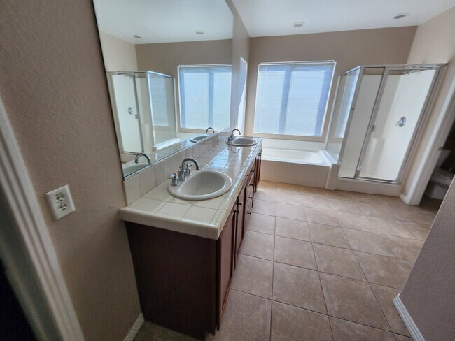 Building Photo - 84476 Ruebens Way