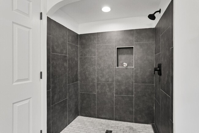 Building Photo - 2615 Northwest Blvd