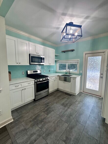 Kitchen - 778 Charles Allen Dr NE