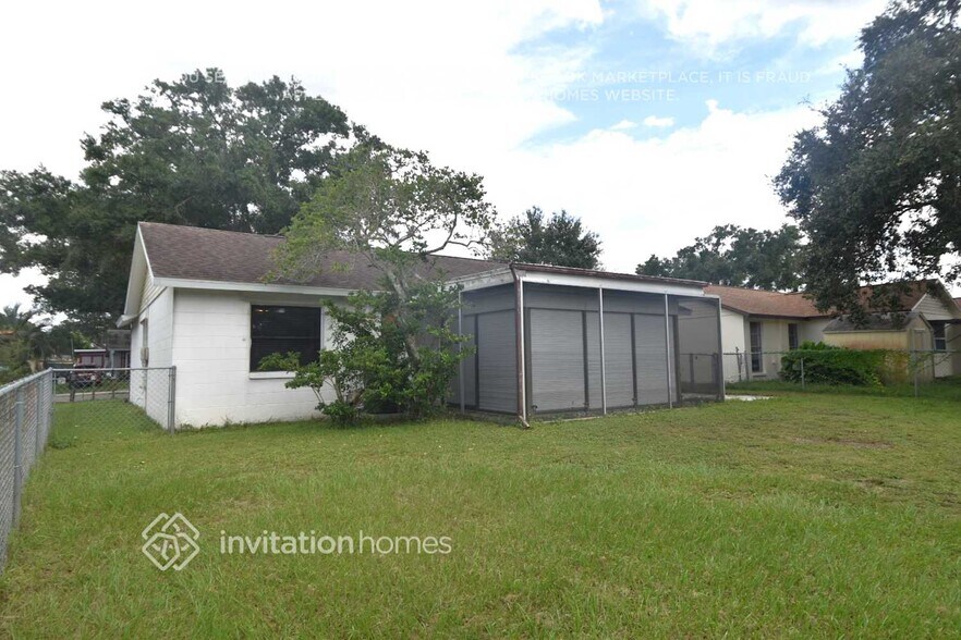 Building Photo - 3227 Lenwood Dr