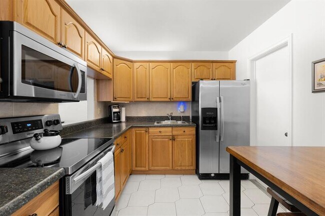 Building Photo - 1825 S Ocean Dr