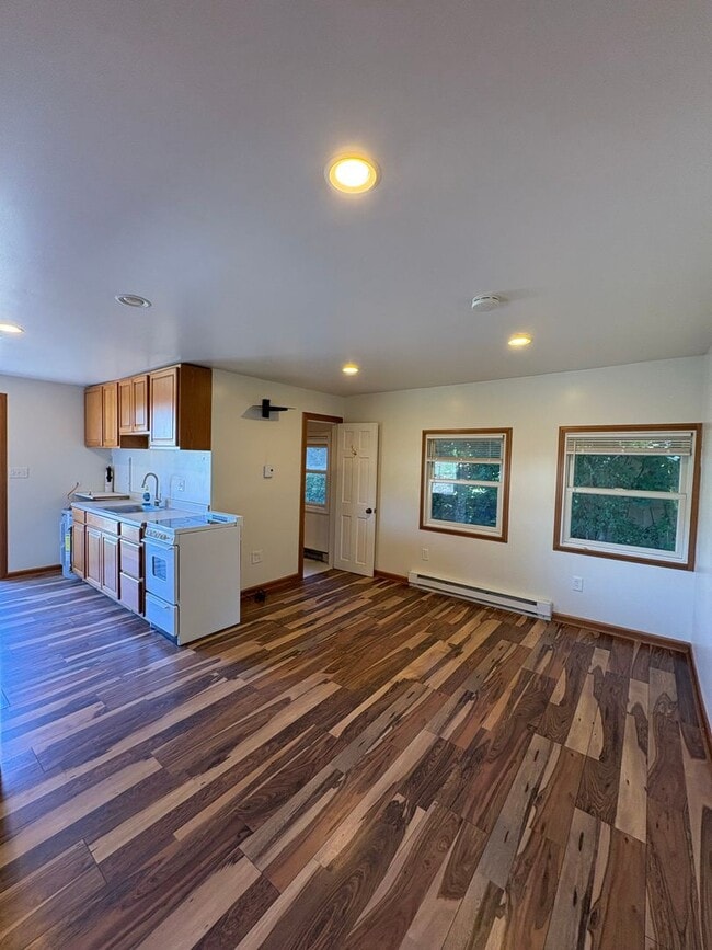 Building Photo - Quiet and Cozy Single Family in Noank Village
