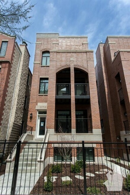 Building Photo - 878 W Lill Ave