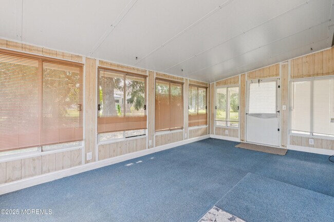 Building Photo - 202 Bonaire Dr