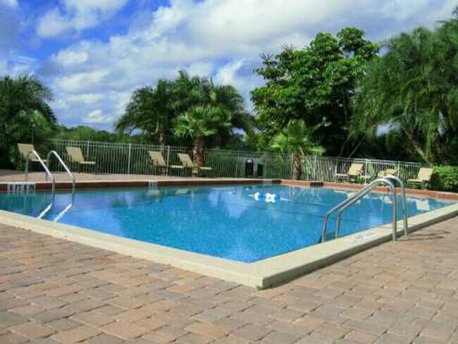 Building Photo - 2934 Plaza Terrace Dr