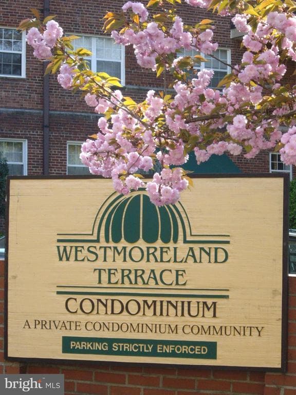 Building Photo - 1320 Fort Myer Dr