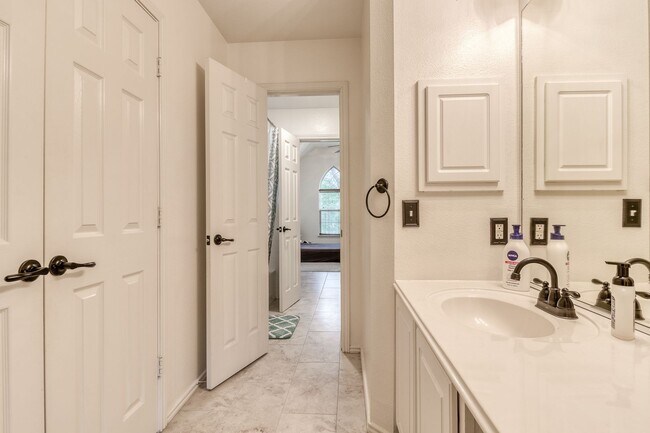 Building Photo - Beautiful Walker Ranch 2 Story Home. This location is fabulous, located off Bitters and Blanco