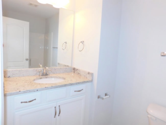 Building Photo - 37 Squire Cir