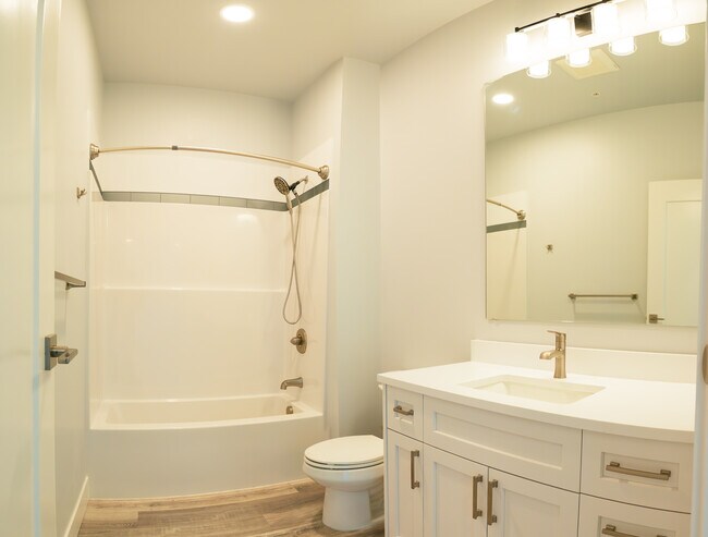 Building Photo - 40 Bellwether