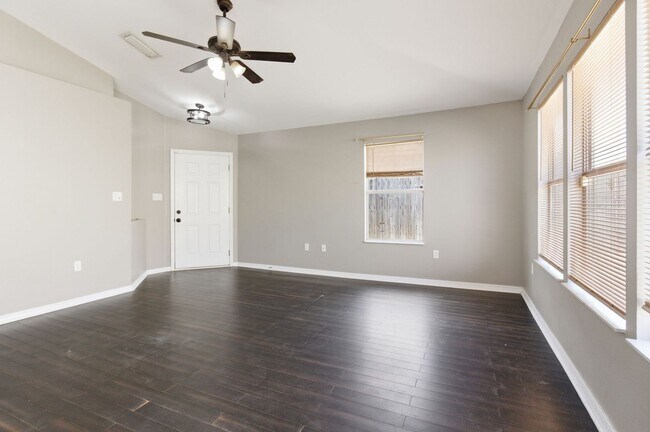 Building Photo - 3 Bedroom in Crestview!!