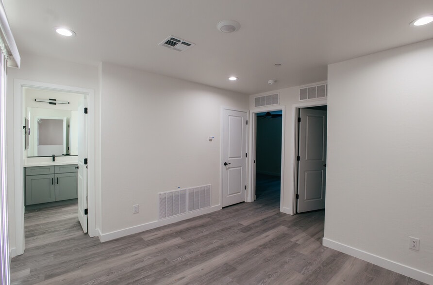 Building Photo - 1964 E Don Carlos Ave