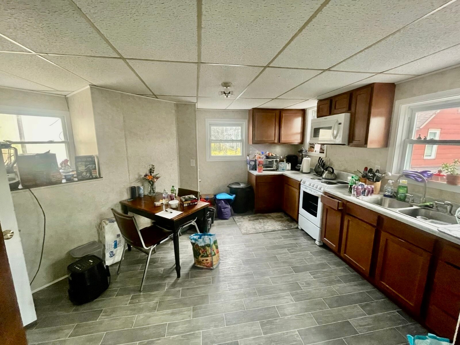 Building Photo - 410 Hillview Plz