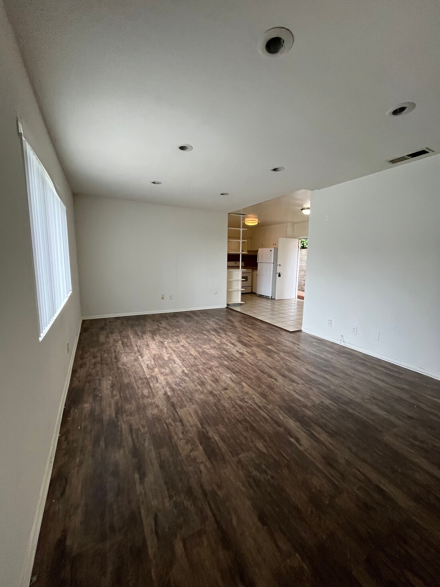 Building Photo - 956 Eucalyptus Dr