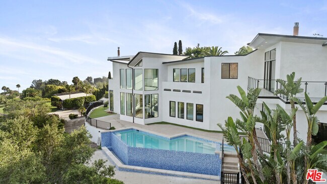 Building Photo - 6380 Meadows Ct