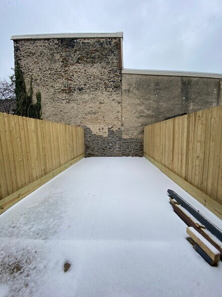 Building Photo - 74 E Church Ln