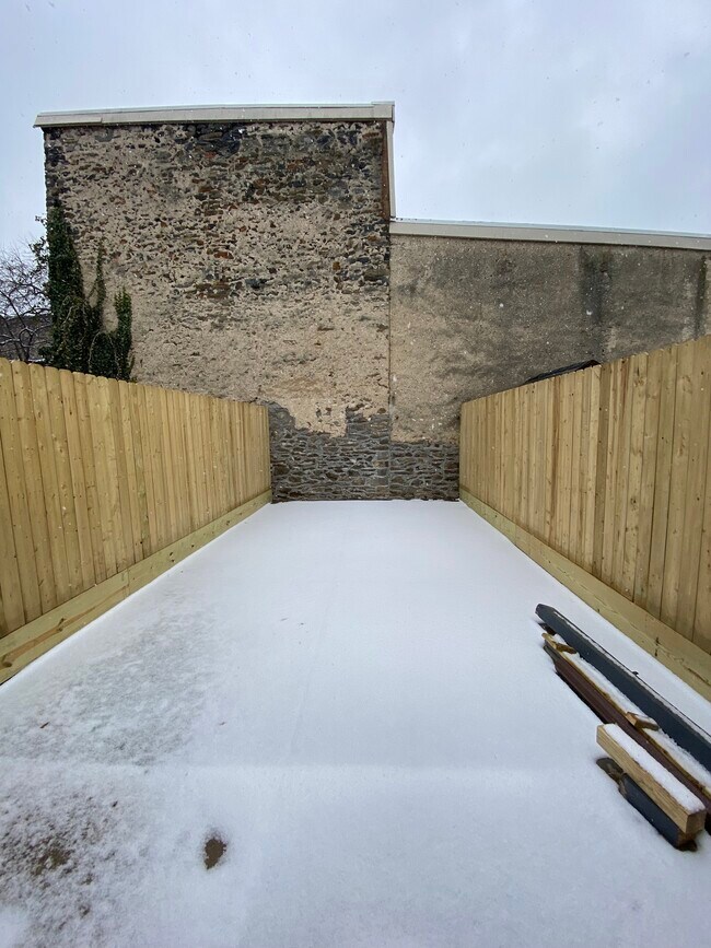 Building Photo - 74 E Church Ln