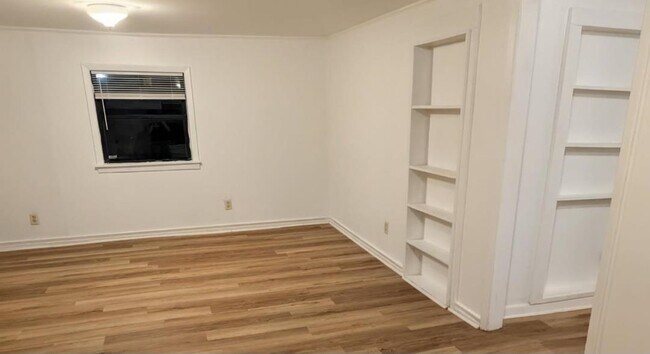 Building Photo - 1015 Richmond St