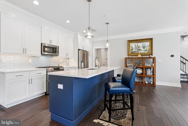 Building Photo - 45 Riverwalk