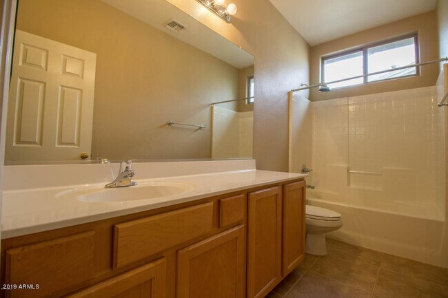 Building Photo - 1269 E Iris Dr