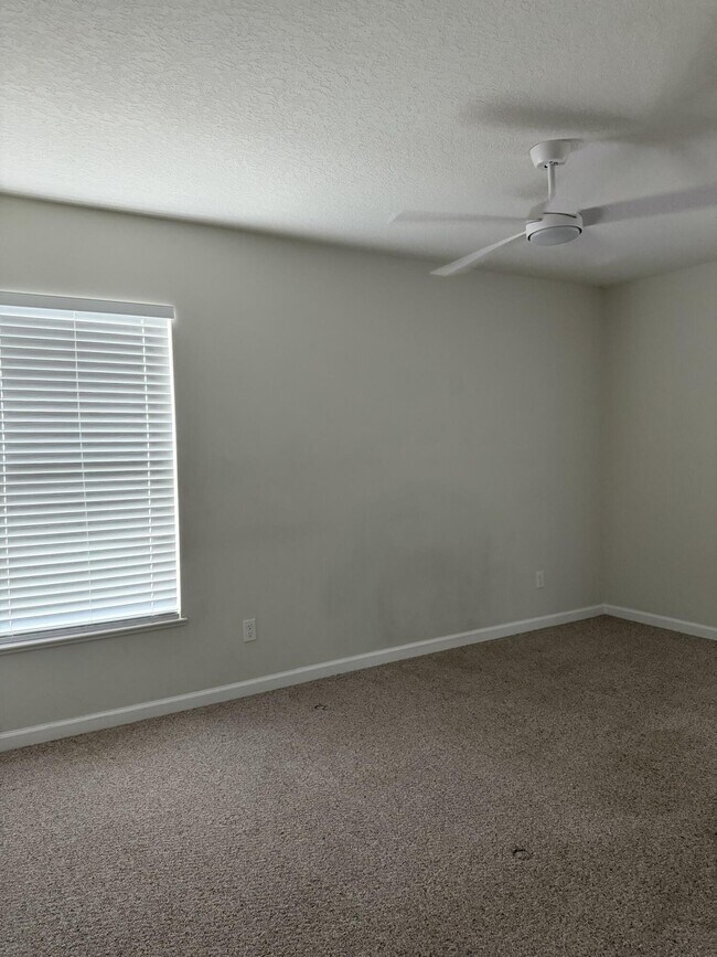 Building Photo - 4634 SW Athena Dr