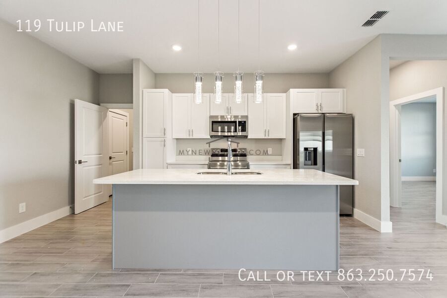 Building Photo - 119 Tulip Ln