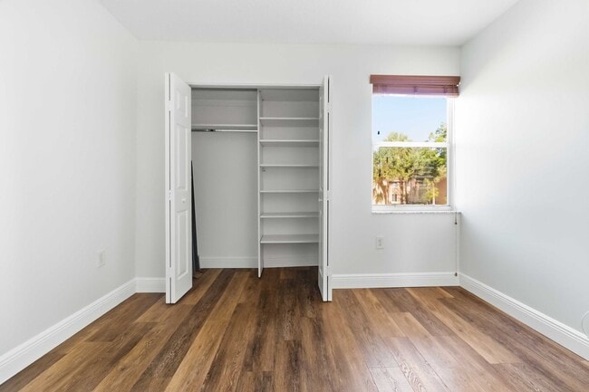 Building Photo - Beautiful Condo