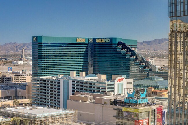 Building Photo - Stunning Strip Views from this Fully Furnished Studio Residence.