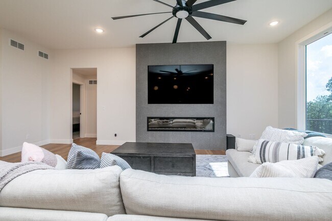 Building Photo - Luxury Breckenridge Park Home