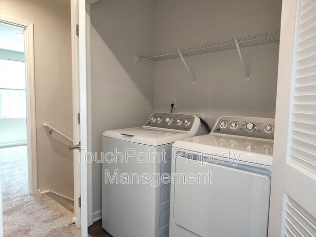 Building Photo - 5850 Granbury Dr