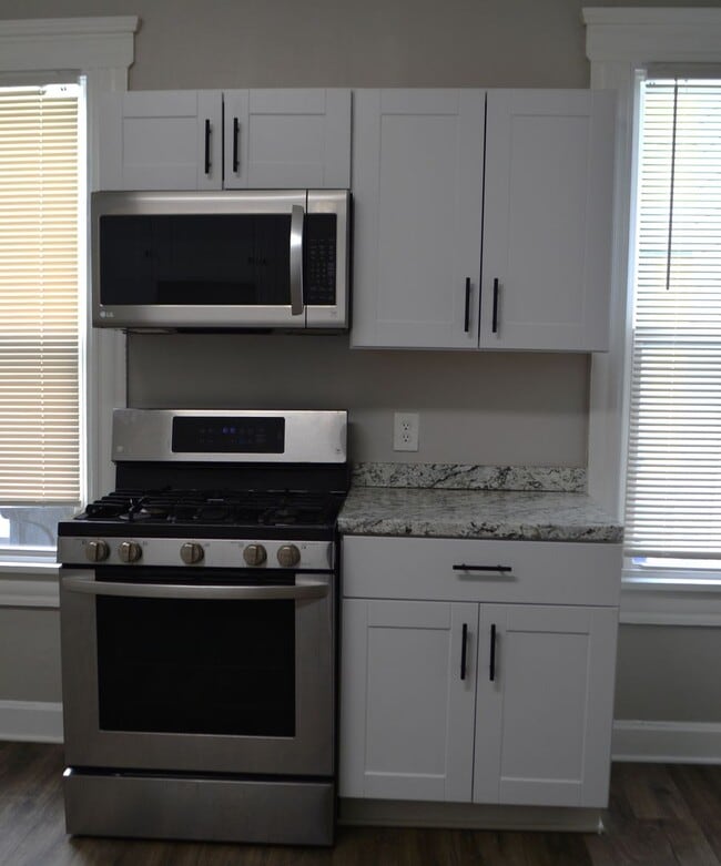 Building Photo - 6613 Wakefield Ave